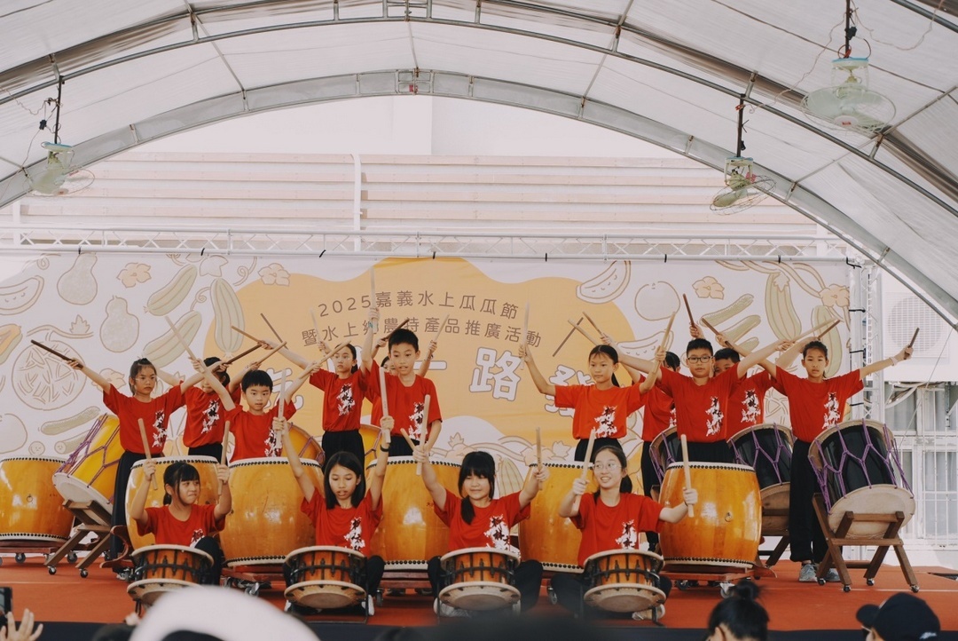 成立學生多元藝術社團：大型活動展演機會